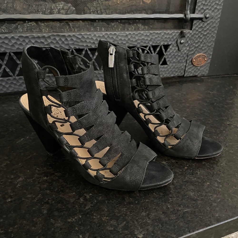 Vince Camuto Black Pebbled Suede Size 8